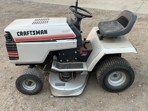 lot 7 image: Craftsman Riding Lawn Tractor