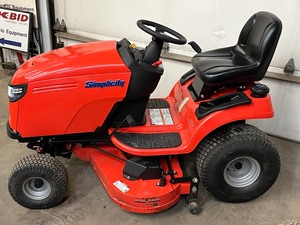 lot 4 image: Simplicity Regent Riding Lawn Tractor