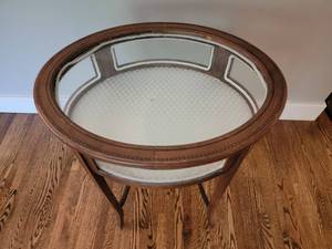 lot 60 image: Antique Bijouterie Side Table