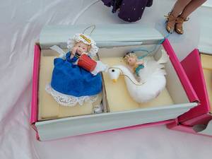 lot 122 image: Marie Osmond Dolls & Ornaments