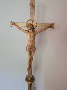 lot 146 image: Large Wooden Altar Crucifix