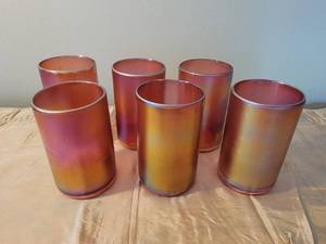 lot 77 image: Iridescent Glass Set