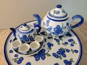 lot 80 image: April Cornell Blueberry Dish Set
