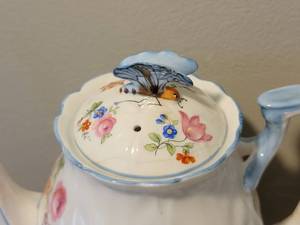 lot 96 image: Butterfly Aynsley Bone China Tea Service