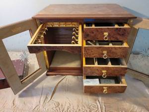 lot 92 image: Burlwood Jewelry Box Pairing