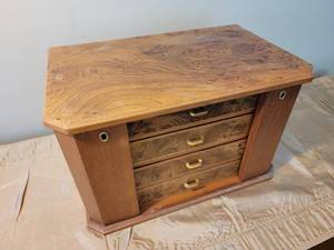 lot 93 image: Locking Burlwood Jewelry Chest