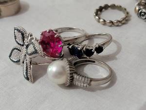 lot 33A image: Size 7 Sterling & Fashion Rings