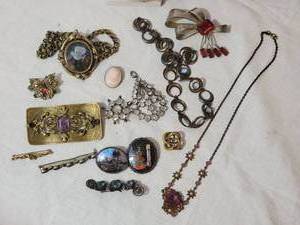 lot 40B image: Mid-20th Century Jewelry Group