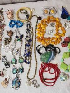 lot 41C image: Huge Vintage Fashion Jewelry Collection