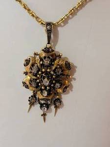 lot 5 image: Antique Victorian 18K Pendant Necklace Set with Mine Cut Diamonds