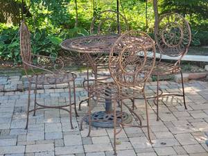 lot 8 image: Stunning Sculpted Iron Cafe Dining Set