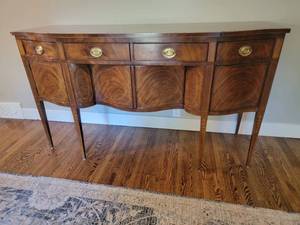 lot 29 image: Classic Mahogany Buffet Server by E. J. Victor