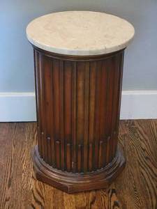 lot 89 image: Vintage Italian Travertine Pedestal Accent Table