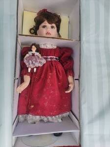 lot 124C image: Marie Osmond Porcelain Doll - Young Love