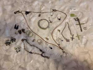 lot 45B image: Stylish Costume Jewelry Collection - Casual Beads