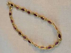lot 47 image: Delicate 18K Yellow Gold Amethyst Bracelet