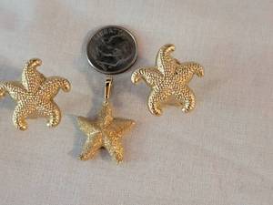 lot 167 image: 14K Yellow Gold Starfish Earrings and Pendant