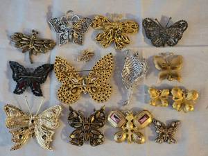 lot 134 image: Sparkling Vintage Designer Butterly Brooch Collection