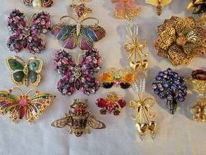 lot 135 image: Joan Rivers Butterfly & Floral Brooch Collection