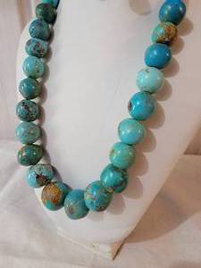lot 186 image: Bold Big Bead Turquoise Necklace and Earrings Set