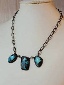 lot 192 image: Vintage Indian Mountain Chunky Turquoise Pendant Streling Necklace