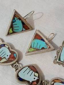 lot 190 image: Native American Sterling Bear Pendant  Earrings  Bracelet Suite