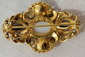 lot 198 image: 18K Yellow Gold Opal, Diamond and Gemstone Brooch