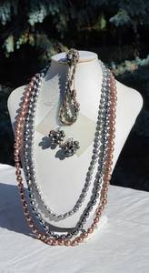 lot 148 image: Vintage Miriam Haskell 3 Strand Baroque Pearl Necklace  Pin  Earrings