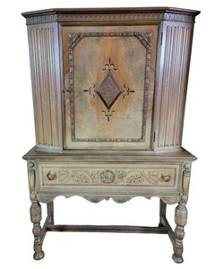 lot 405 image: Vintage Berkey & Jay Furniture Jacobean Style HutchChina Cabinet- 16.5 x 41 x 62.5 $1500 Value