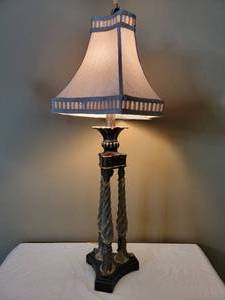 lot 418 image: Stunning Vintage Lamp with Ornate Base- 36.5 High