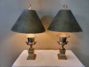 lot 422 image: 2 Gorgeous Vintage Classical Lamps 26.5