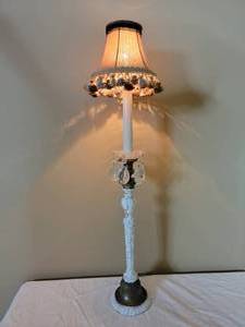 lot 423 image: Vintage Hollywood Regency Style Brass White Painted Lamp 30.5