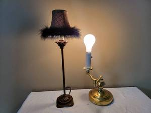 lot 429 image: Two Fun Vintage Lamps 20