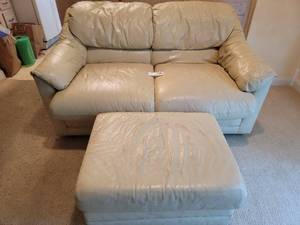 lot 410 image: Cozy White Leather Couch & Ottoman