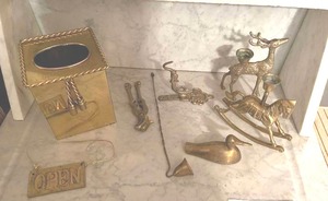 lot 522 image: Beautiful Brass Decoration Collection
