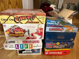 lot 559 image: Awesome Game Night Collection-11 Classic Vintage Board Games