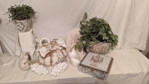 lot 518 image: Plaster & Ceramic Decor Collection