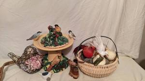 lot 519 image: Bird Decor Collection