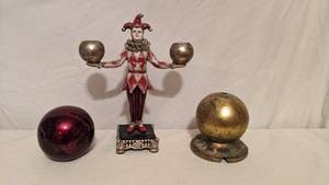 lot 523 image: Jester Decoration Set