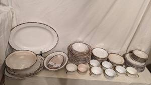 lot 547 image: Vintage China Set 68pc