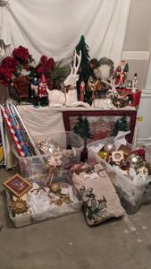 lot 540 image: Lovely Jumbo Christmas Collection