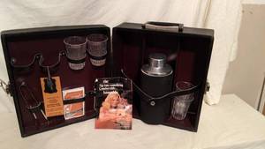 lot 555 image: Vintage London Portable Pub Drink Maker Set