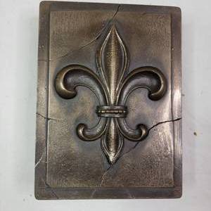 lot 582 image: Extremely Rare Retired Sid Dickens Memory Block for Alchemy Collection-Fleur de Lis