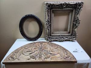 lot 562 image: Picture Frame and Wall Decor Set