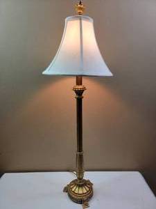 lot 439 image: Classic Vintage Lamp DW 23.5 H 28.5