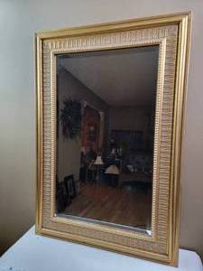 lot 567 image: Vintage Gold Mirror