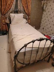 lot 436 image: Romantic Vintage Ornate Metal Frame & Single Mattress H 79 W 38.5  W 38 L 77 H 34