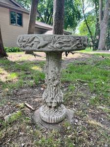 lot 500 image: Beautiful Cement Bird Bath 19x27.5