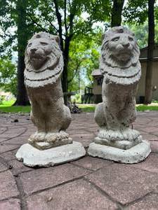 lot 495 image: Two Cement Lion Statues 14