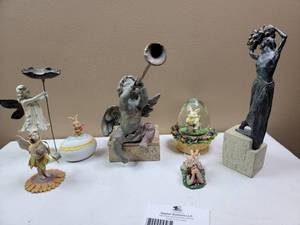 lot 669 image: Beautiful Assorted Knick Knacks Collection